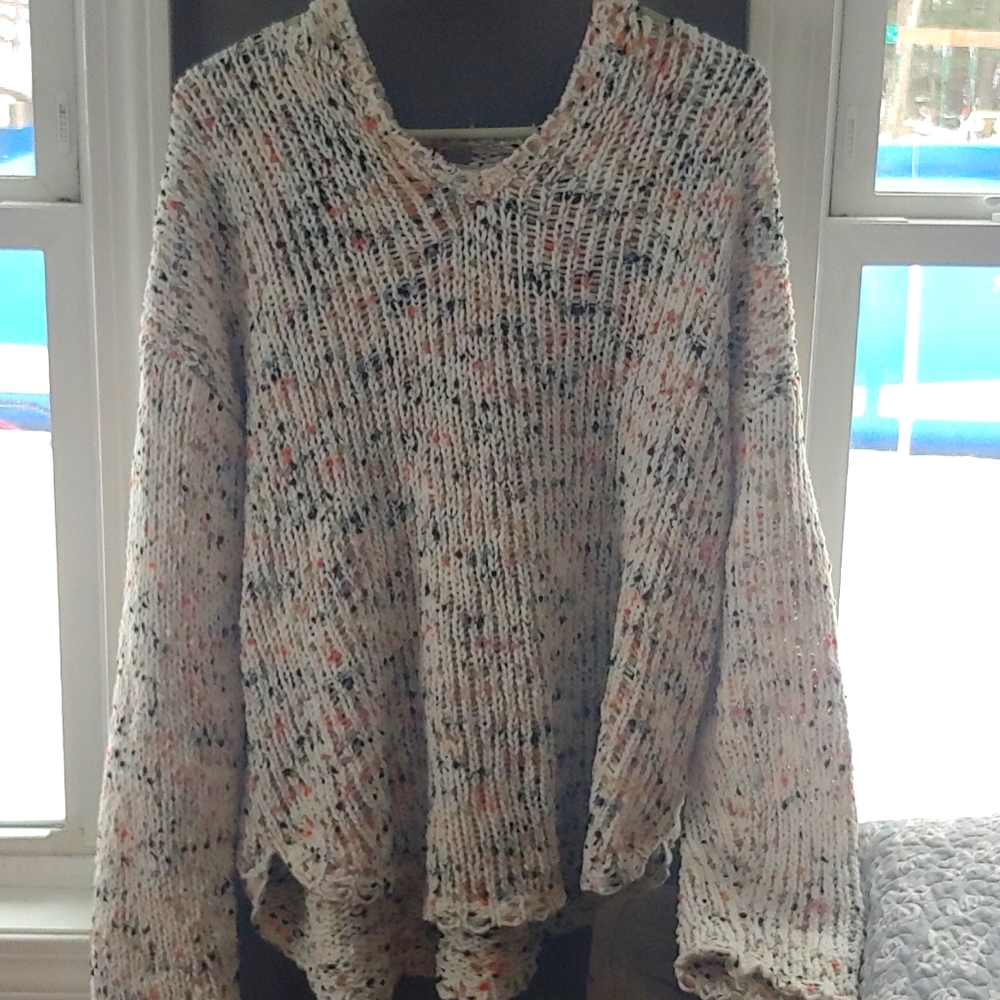 Cupio sweater with hood.